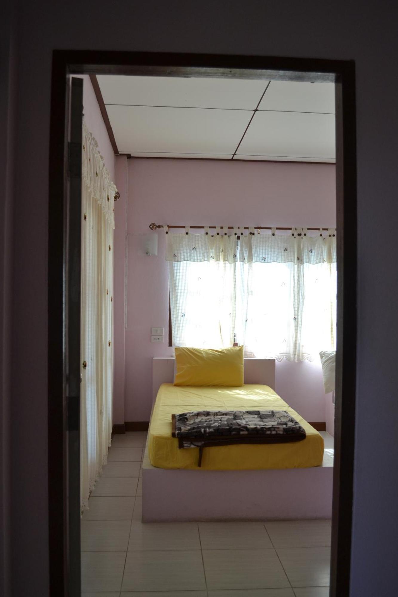 Benjaporn Bungalow Ко-Січанг Номер фото