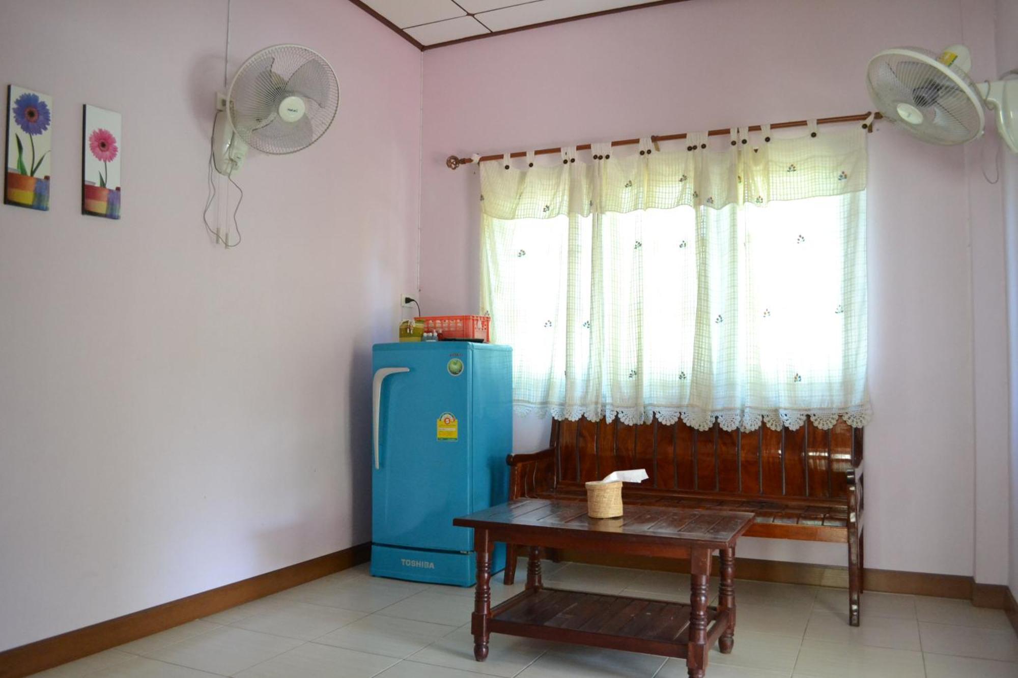 Benjaporn Bungalow Ко-Січанг Номер фото
